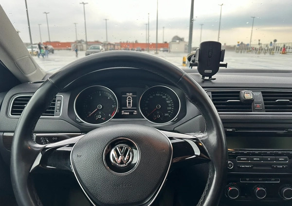 Volkswagen Jetta cena 33900 przebieg: 221000, rok produkcji 2015 z Warszawa małe 137